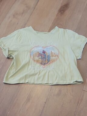 Messy Bun Just Chillin Cropped Tee Light Green Large